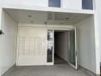 2-Zi-Neubau-Wohnung mit Terrasse in Regenstauf - Hauseingang